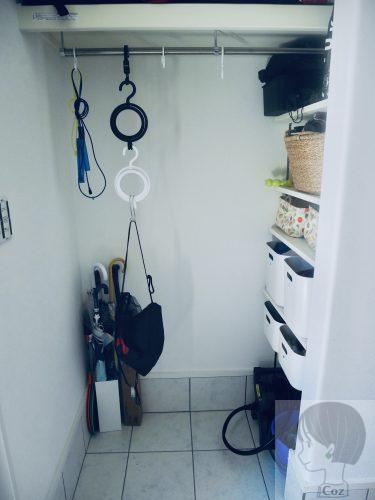 玄関収納　可動棚と衣装ポール