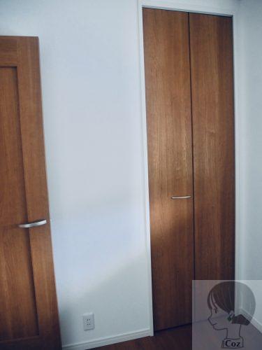 ダイケンハピアティーブラウン色の建具、クローゼット