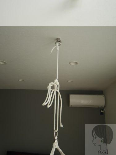 注文住宅のリビング　チェアハンモックの為に取り付けたボルト