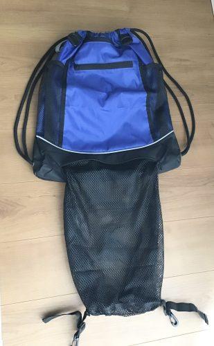 サッカーボールバッグの収納袋を出したところ