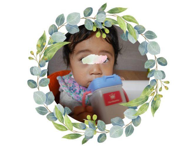 赤ちゃんとガーゼスタイ