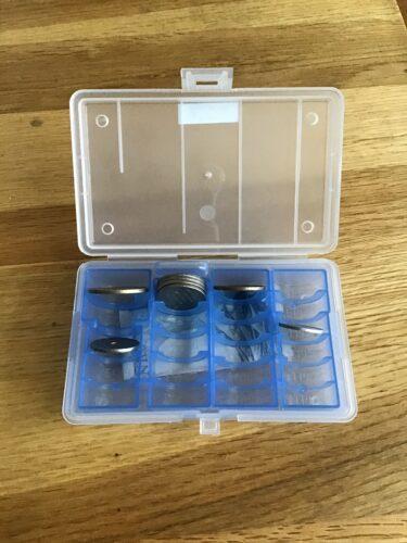 セリアセパレートコインケースの中を見せている