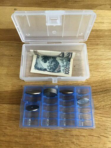 セリアセパレートコインケースの中を見せている　2段目の紙幣入れ