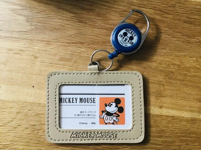 セリアで購入したミッキーの定期入れ