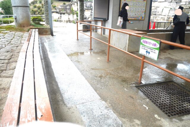 岐阜の博石館の宝石探し体験の見学スペース