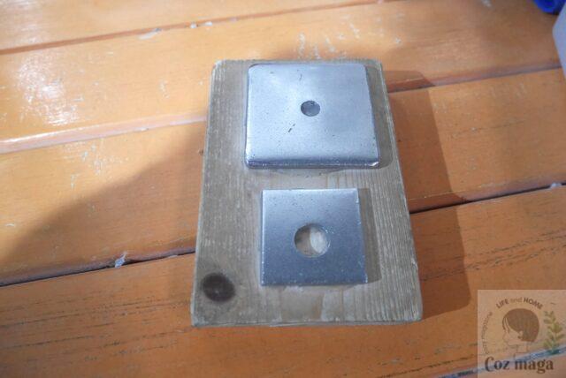 岐阜博石館の鉱山体験館内にあるトレジャーハンティングで探す金属プレート