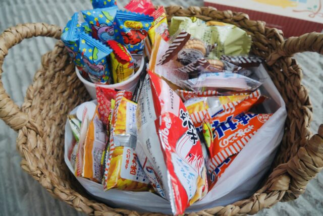お菓子入れ